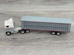 Mack Best Livestock Transfer Truck W/Livestock Trailer, 1/64, Ertl