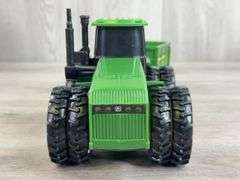 John Deere 8960 4WD Duals W/Wagon, 1/32, Battery Operated