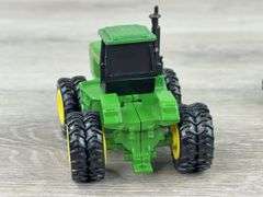 John Deere 8760 4WD Duals & 2 8850 4WD Duals, 1/64, Ertl