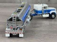 International Truck W/Tanker, 1/64