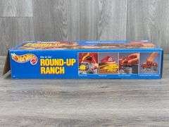 Hot-Wheels Sto & Go Round-Up Ranch, Over 10 Play Pieces, Mattel, Unsure If Complete