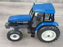 New Holland 8260 MFD, 1/16, 1997 NFTS, Toy Farmer