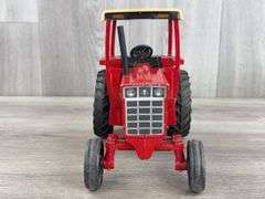 International 886 WF, 1/16, Ertl, ROPS Has Been Repaired