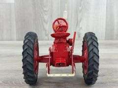 IH McCormick Farmall 460 NF, 1/16, Ertl