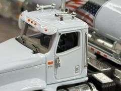 International Truck W/Tanker, 1/64, DCP, Missing Mirror