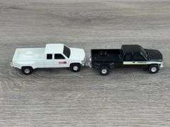 2 John Deere, Case IH, Caterpillar & Ford New Holland  Pickups, 1/64, Caterpillar-Norscot, Rest Ertl