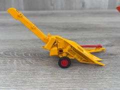 Minneapolis Moline, New Idea, John Deere & IH McComick 1 Row Corn Pickers, 1/43, Ertl