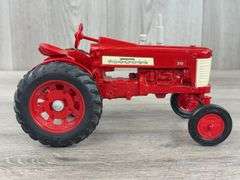 IH McCormick Farmall 350 WF, 1/16, Custom