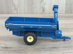 Harvest Commander Kinze 1050 Grain Cart, 1/64, SpecCast