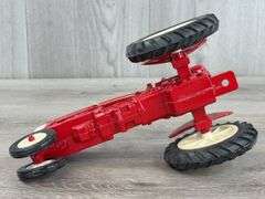 IH McCormick Farmall 350 NF, 1/16, Custom