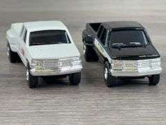 2 John Deere, Case IH, Caterpillar & Ford New Holland  Pickups, 1/64, Caterpillar-Norscot, Rest Ertl