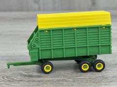 3 Forage Wagons, 1/64, 1 Ertl-1 Badger 1200 Scale Models, 1-Plastic