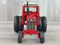 International Hydro 100 WF Duals, 1/16, Ertl, Customized