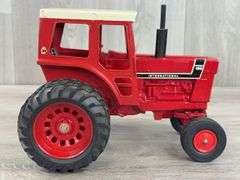 International Hydro 100 WF Duals, 1/16, Ertl, Customized