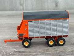 3 Forage Wagons, 1/64, 1 Ertl-1 Badger 1200 Scale Models, 1-Plastic