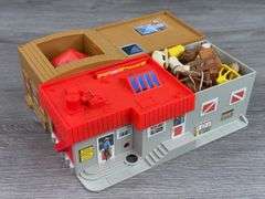 Hot-Wheels Sto & Go Round-Up Ranch, Over 10 Play Pieces, Mattel, Unsure If Complete