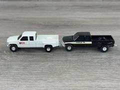 2 John Deere, Case IH, Caterpillar & Ford New Holland  Pickups, 1/64, Caterpillar-Norscot, Rest Ertl