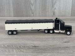 International Navistar & Kenworth T600A Trucks W/Bottom Dump Grain Trailers, 1/64, Ertl