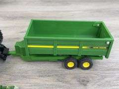 John Deere 8960 4WD Duals W/Wagon, 1/32, Battery Operated