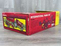 International 544 Farm Set, 1/16, Ertl, Missing Cows