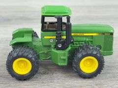 John Deere 8760 4WD Duals & 2 8850 4WD Duals, 1/64, Ertl