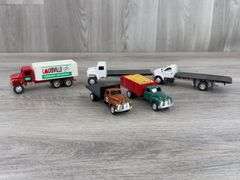 IH Flatbed & Grain Trucks, 1/64, Ertl & Custom