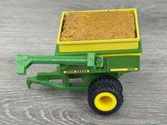 J&M-John Deere-Unverferth Grain Carts, 1/64, Ertl, Unverferth Auger Is Loose