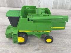 John Deere 9500 Combine, 1/28, 2 Heads, Ertl