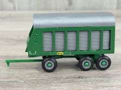 3 Forage Wagons, 1/64, 1 Ertl-1 Badger 1200 Scale Models, 1-Plastic