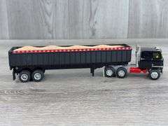 International Truck W/Grain Trailer, 1/64, Trailer Yatming-Loose Tires