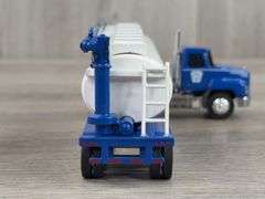 Mack CH-600 Farmers Bulk Feed Delivery Truck, 1/64, Penjoy