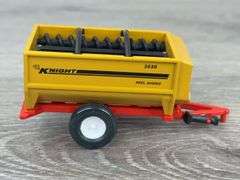 2 Manure Spreaders, 1 feed mixer, Knight & New Holland, 1/64, 2 Norscot, 1 Ertl