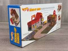 Hot-Wheels Sto & Go Round-Up Ranch, Over 10 Play Pieces, Mattel, Unsure If Complete