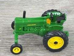 Gold Ford 901 Powermaster NF-Ertl Collectibles & John Deere 60 WF-Ertl, 1/64