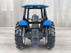 New Holland 8260 MFD, 1/16, 1997 NFTS, Toy Farmer