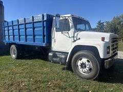 1980 International S1900 Grain Truck