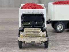 Tomatoes Delivery Truck W/Pup, 1/64, Ertl