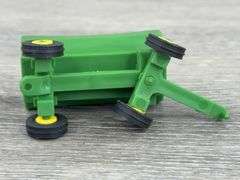 3 Mixer Mills-1 International, 2 Wagons, 1/64, 2 Mixers Missing Auger