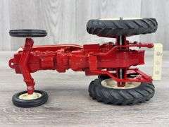 International 340 WF Utility, 1/16, Ertl, Seat Has Been Painted