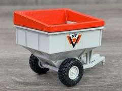 J&M-John Deere-Unverferth Grain Carts, 1/64, Ertl, Unverferth Auger Is Loose