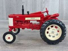 IH McCormick Farmall 350 WF, 1/16, Custom