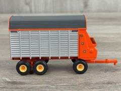 3 Forage Wagons, 1/64, 1 Ertl-1 Badger 1200 Scale Models, 1-Plastic