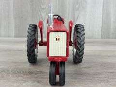 IH McCormick Farmall 656 NF, 1/16, Custom