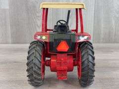 International 886 WF, 1/16, Ertl, ROPS Has Been Repaired