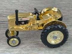 Gold Ford 901 Powermaster NF-Ertl Collectibles & John Deere 60 WF-Ertl, 1/64