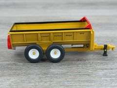 2 Manure Spreaders, 1 feed mixer, Knight & New Holland, 1/64, 2 Norscot, 1 Ertl