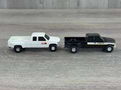 2 John Deere, Case IH, Caterpillar & Ford New Holland  Pickups, 1/64, Caterpillar-Norscot, Rest Ertl