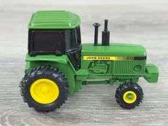 14 John Deere Tractors, 1/64, Ertl