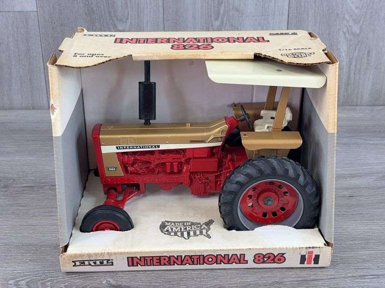 International Farmall 826 WF ROPS, 1/16, 1995 Collector Edition