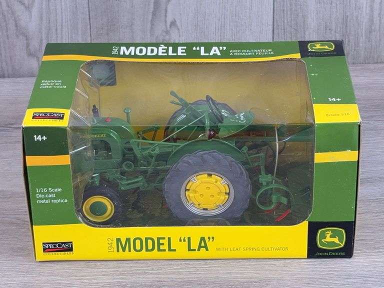 John Deere LA W/Leaf Spring Cultivator, 1/16, SpecCast